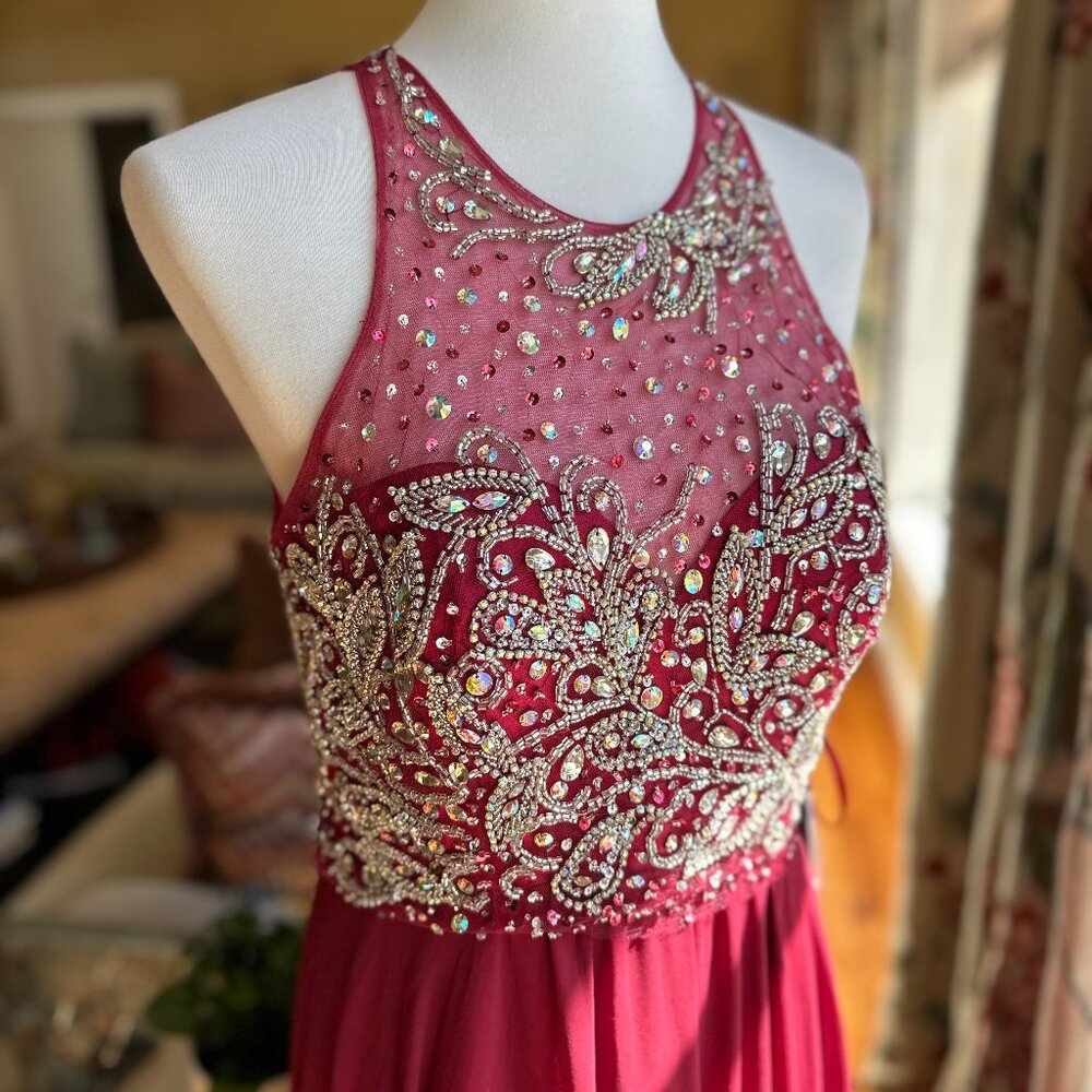 Faviana Glamour Merlot Beaded Halter Chiffon Gown S7560 - NWT - Size 10